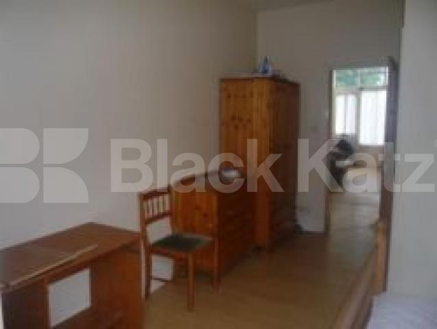 			1 Bedroom, 1 bath, 1 reception Flat			 Pages Lane, MUSWELL HILL N10